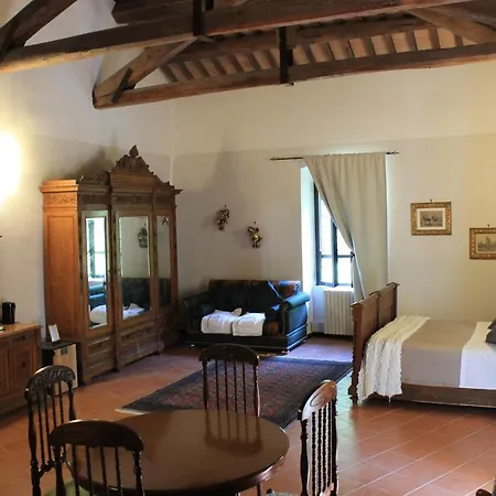 Abbazia Ss. Quirico E Giulitta 호텔 *