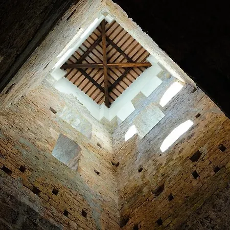 Abbazia Ss. Quirico E Giulitta Hotel *