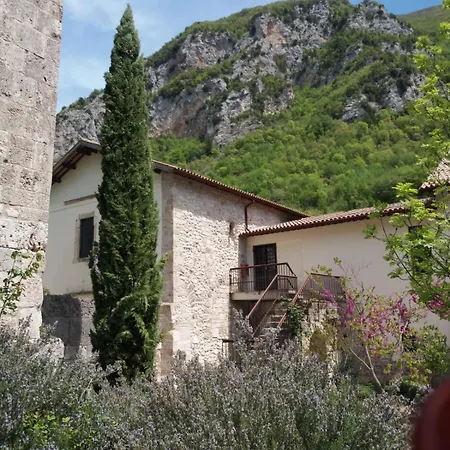 Abbazia Ss. Quirico E Giulitta Hotel *
