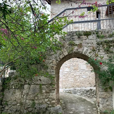 Abbazia Ss. Quirico E Giulitta Hotel